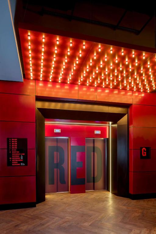 Radisson RED Hotel, Liverpool - Resim 6