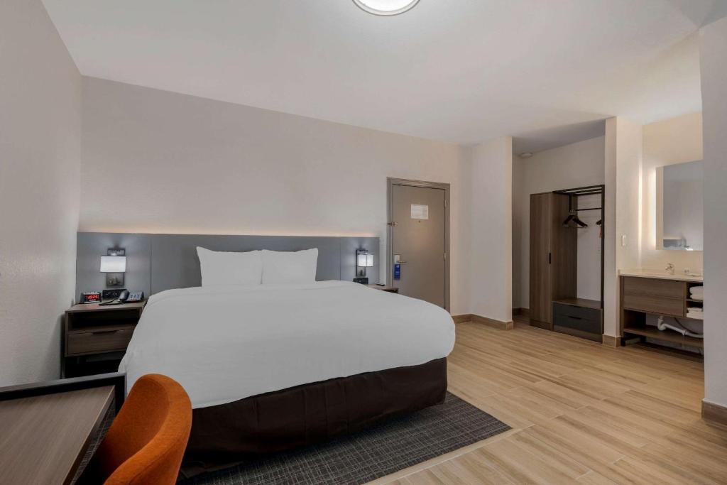 Postel nebo postele na pokoji v ubytování Comfort Inn