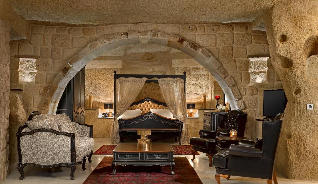Posezení v ubytování Seraphim Cave Suites & SPA