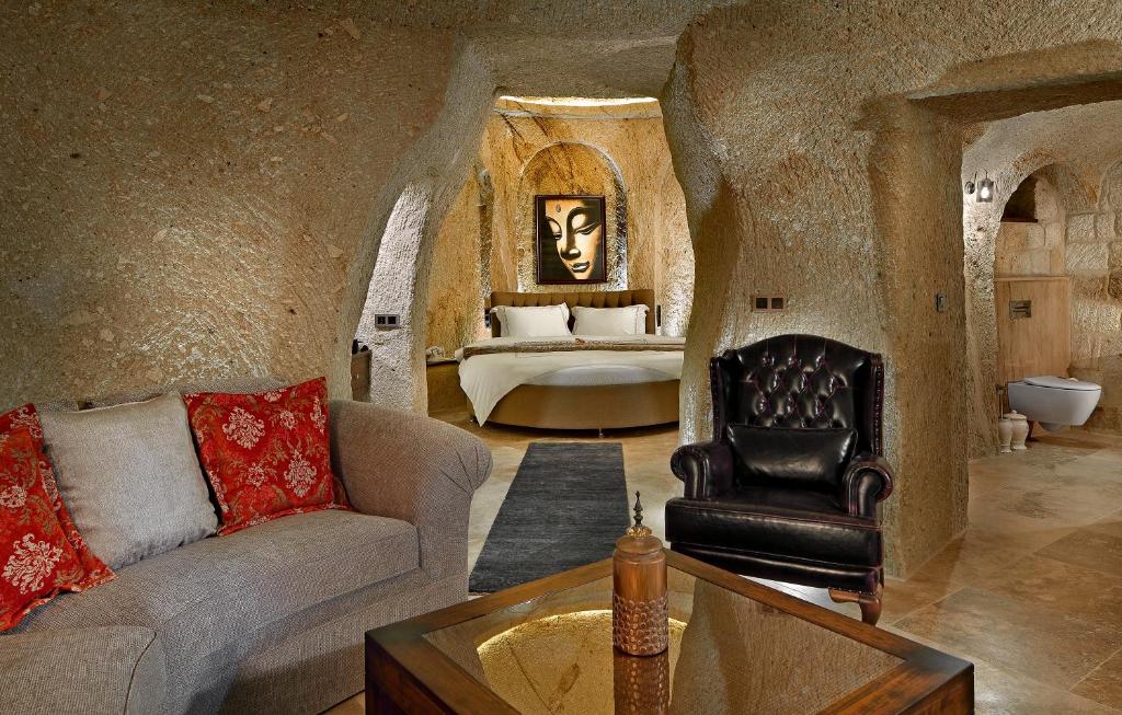 Posezení v ubytování Seraphim Cave Suites & SPA
