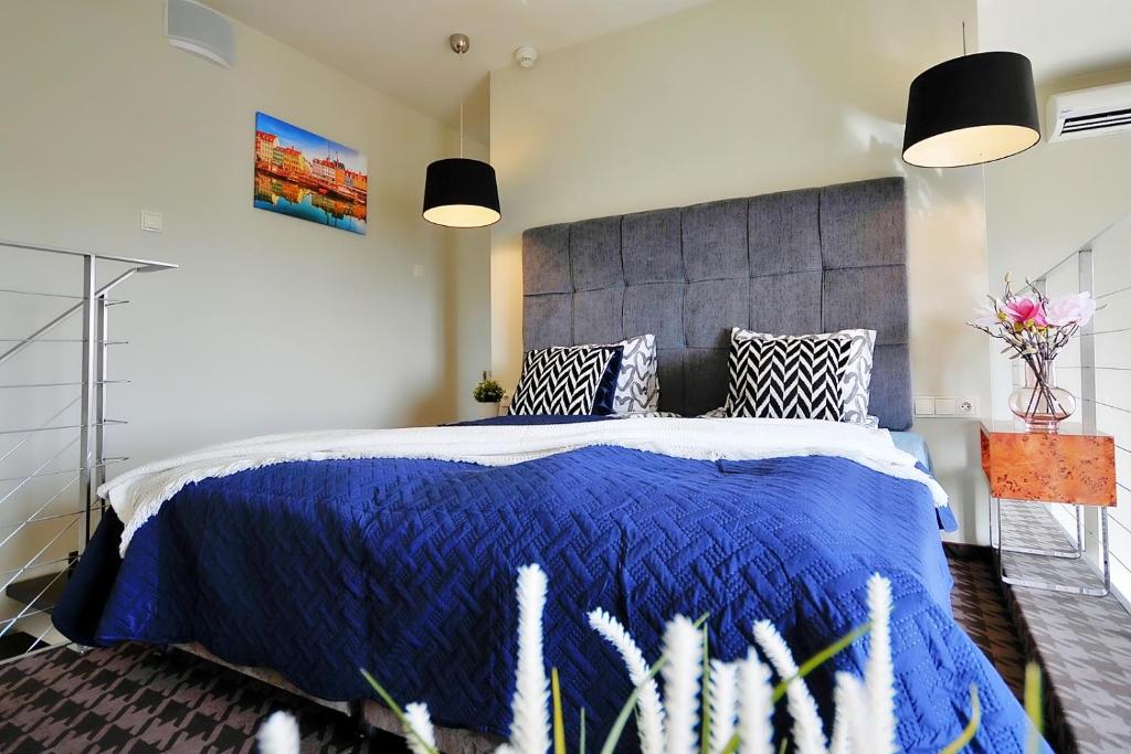 Posteľ alebo postele v izbe v ubytovaní 408 w ROYAL TULIP SAND 200 m plaża prywatny DOBRUK APARTAMENTY