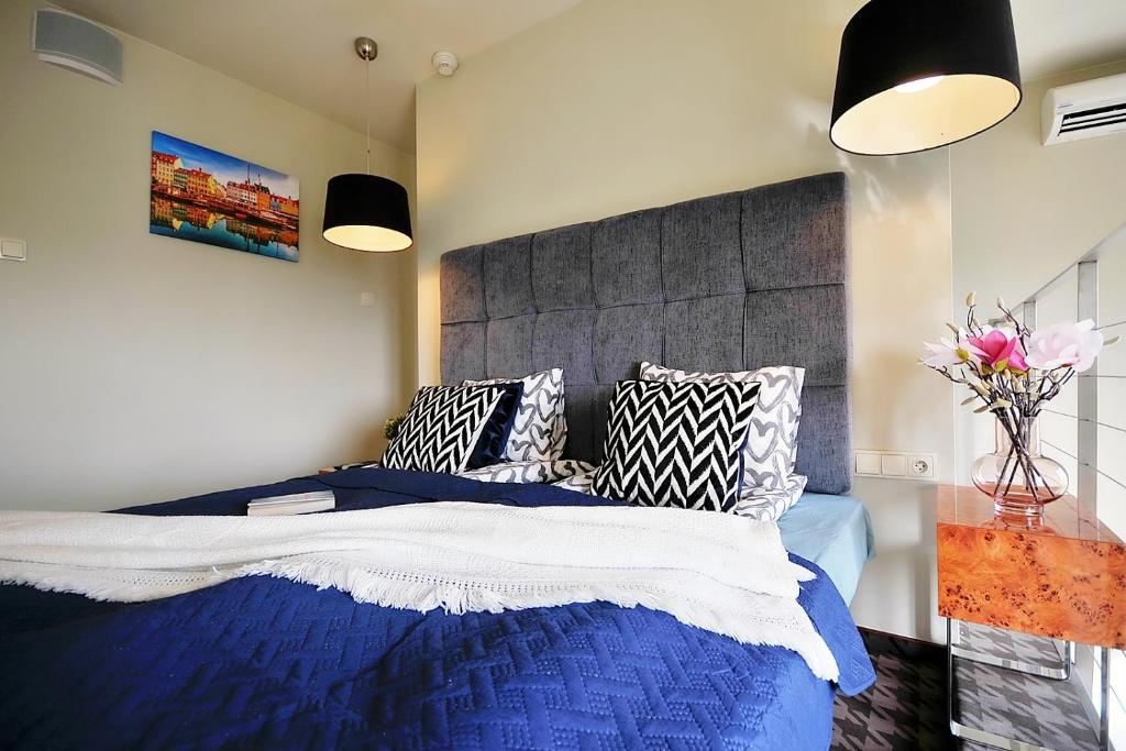 Posteľ alebo postele v izbe v ubytovaní 408 w ROYAL TULIP SAND 200 m plaża prywatny DOBRUK APARTAMENTY