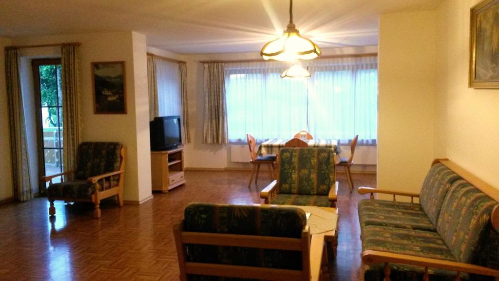 TV a/nebo společenská místnost v ubytování Bayersoier Hof
