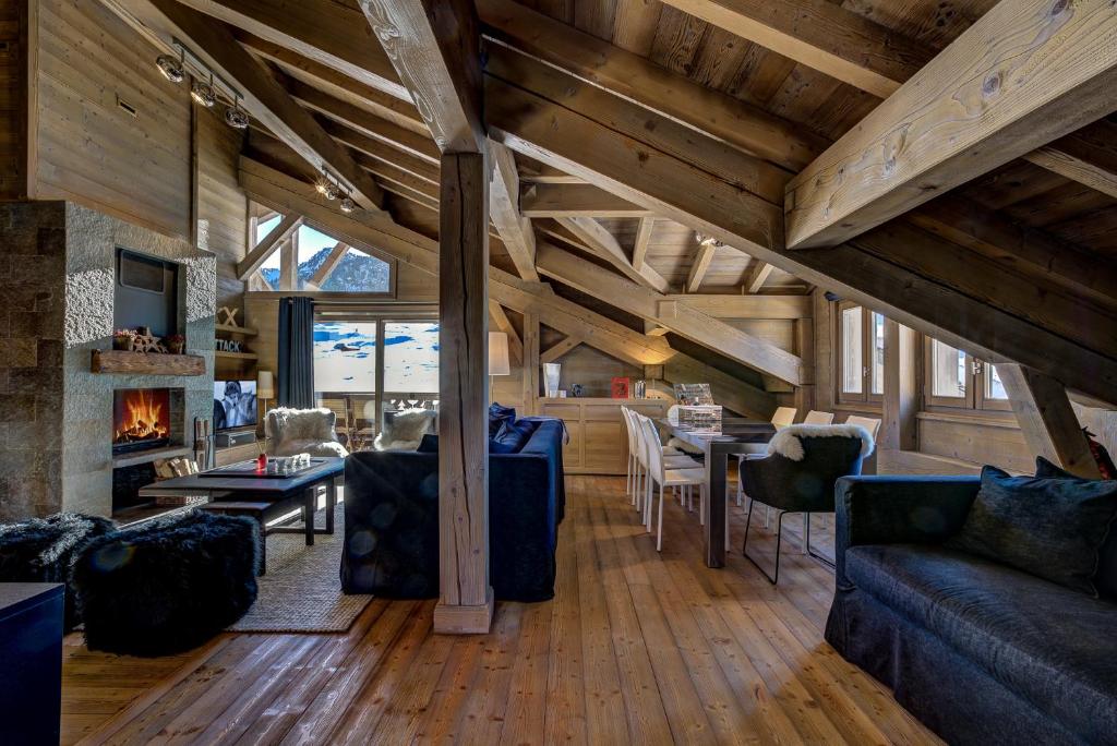 Zdjęcie z galerii obiektu Luxurious Ski-in Ski-out Duplex on Ski Slope w Courchevel