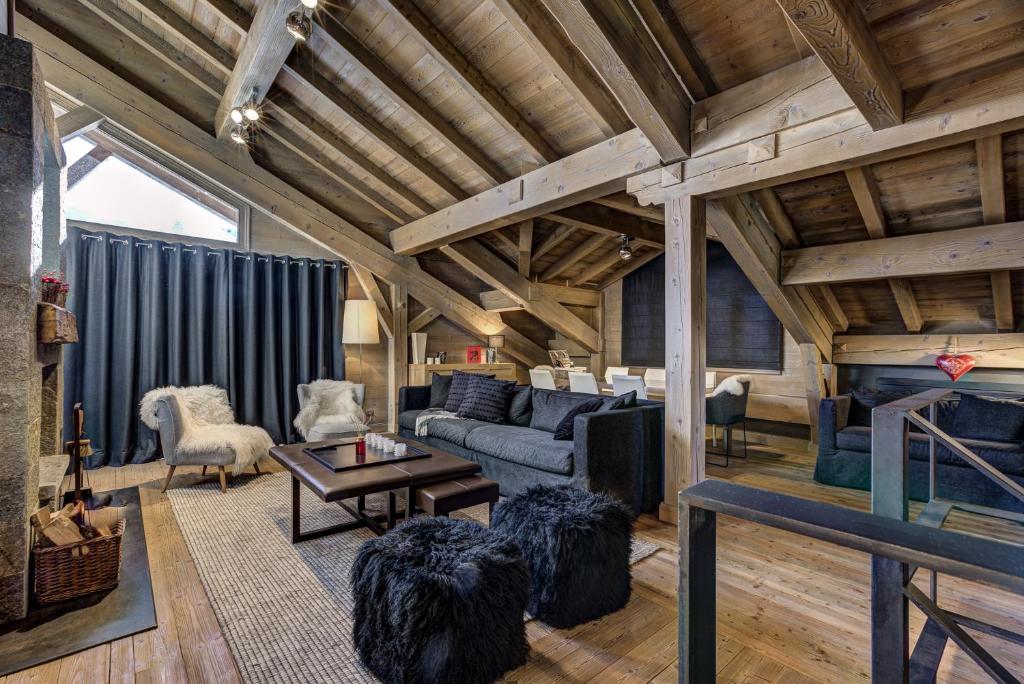Zdjęcie z galerii obiektu Luxurious Ski-in Ski-out Duplex on Ski Slope w Courchevel