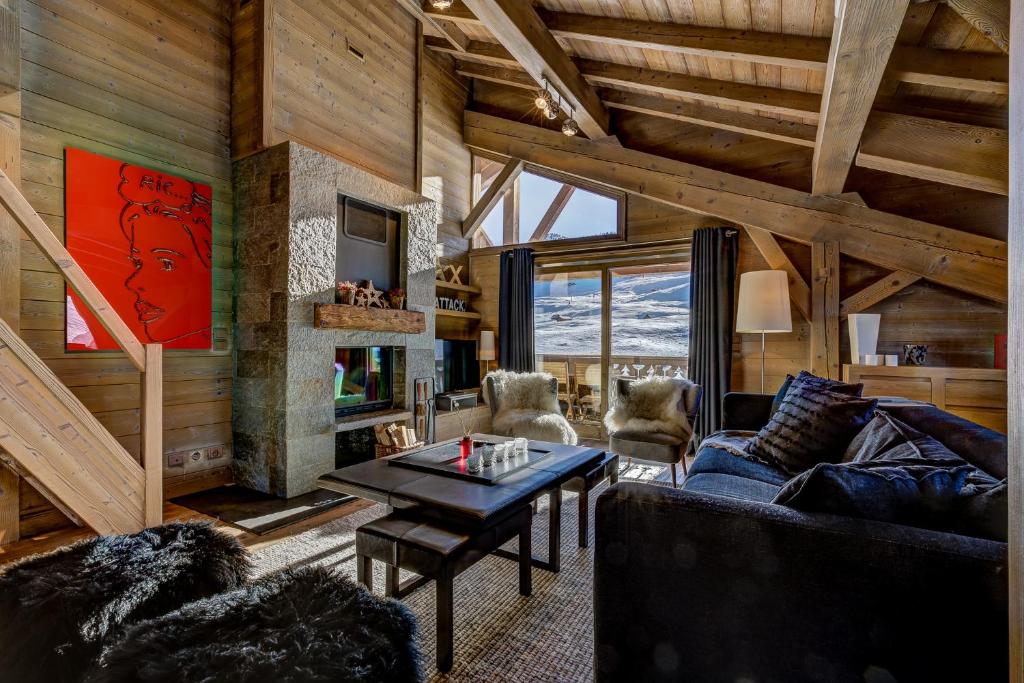 Zdjęcie z galerii obiektu Luxurious Ski-in Ski-out Duplex on Ski Slope w Courchevel