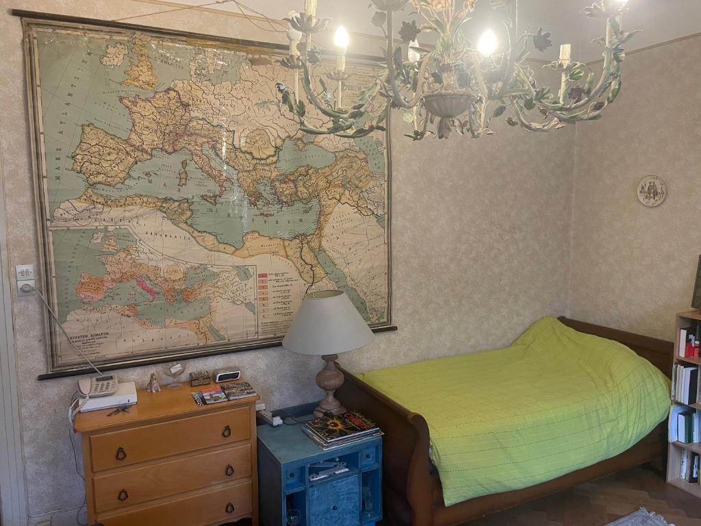 Postel nebo postele na pokoji v ubytování Evelyns private nostalgic rooms