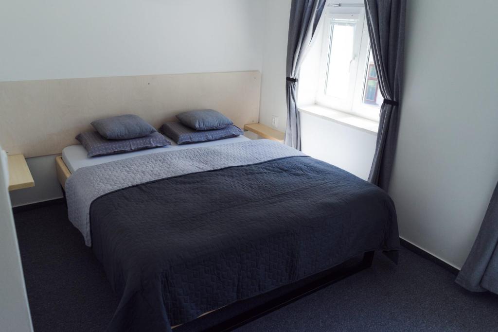 Posteľ alebo postele v izbe v ubytovaní Treehouse Apartments