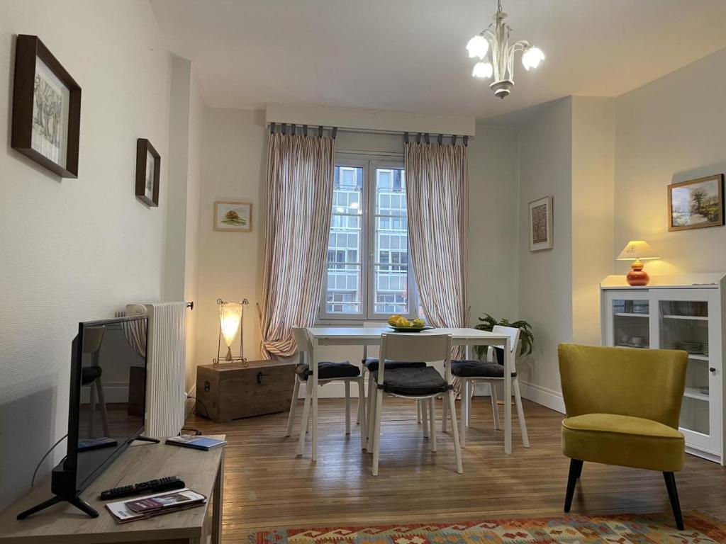 Appartement à Moulins: Confort avec Balcon, Draps et Linge Inclus - FR-1-489-398 - Wohnung