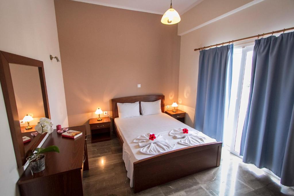 Łóżko lub łóżka w pokoju w obiekcie Falassarna Beach studios&apartments