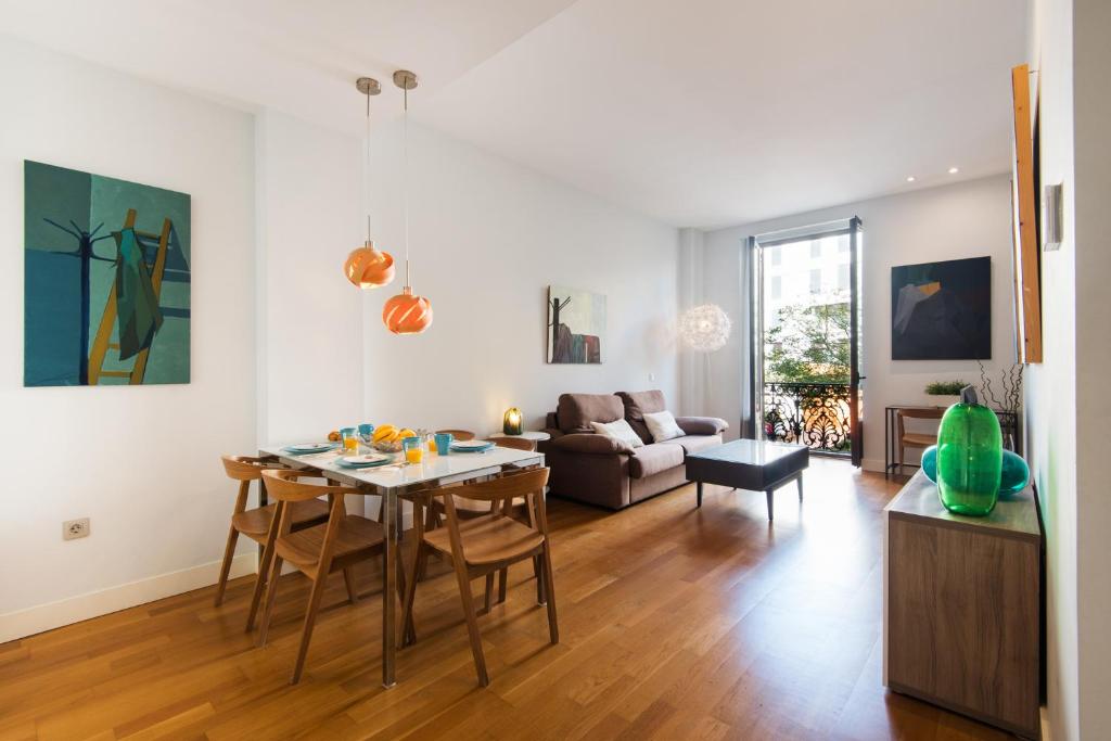 Televízia a/alebo spoločenská miestnosť v ubytovaní MÁLAGA ROYAL ART MUSEUM APARTMENT