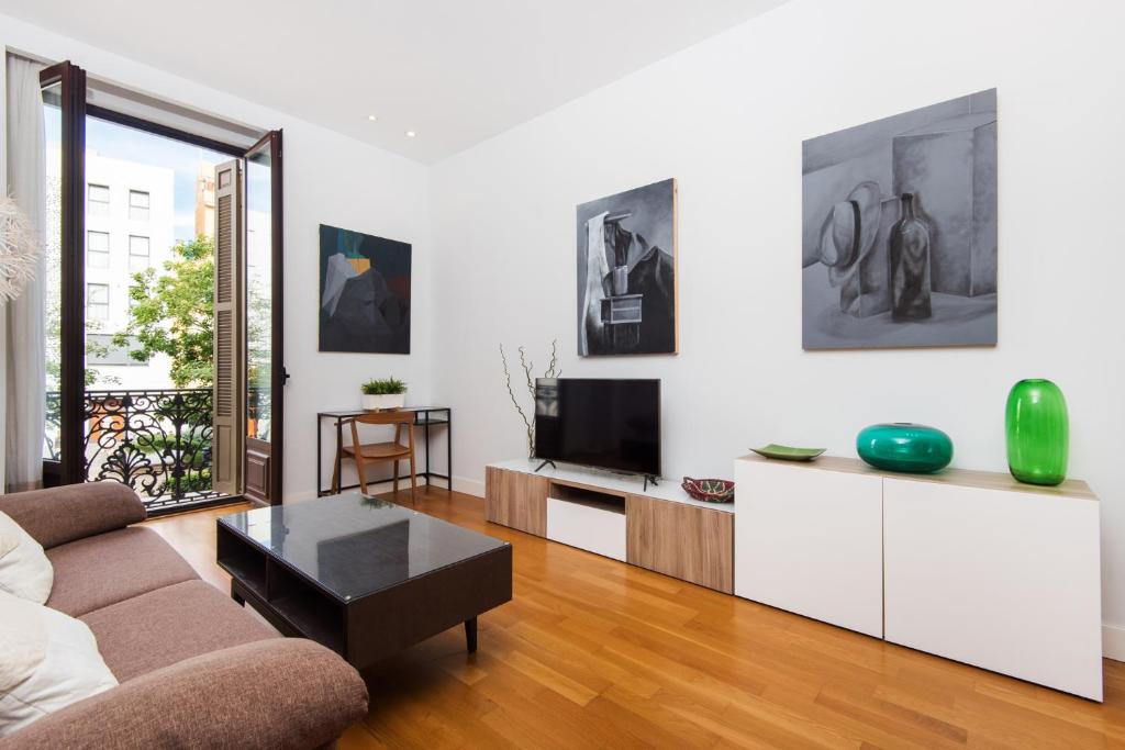 Televízia a/alebo spoločenská miestnosť v ubytovaní MÁLAGA ROYAL ART MUSEUM APARTMENT