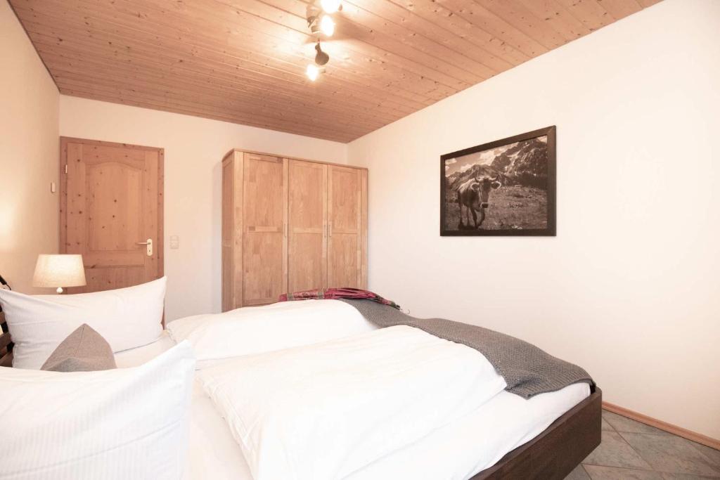 Postel nebo postele na pokoji v ubytování Hotel-Gasthof Der Wiesengrund