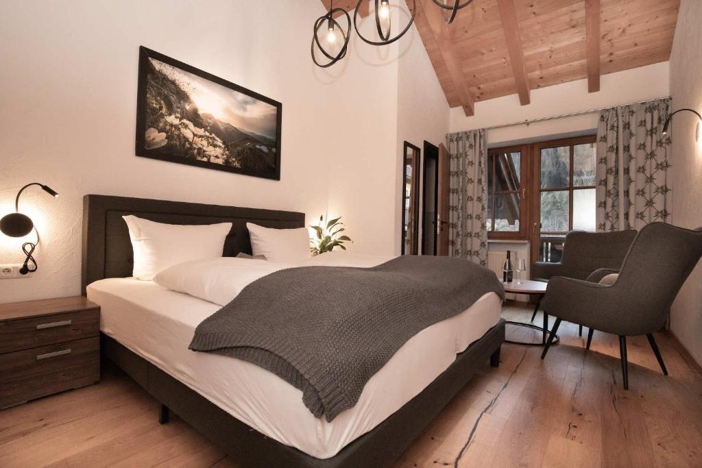 Postel nebo postele na pokoji v ubytování Hotel-Gasthof Der Wiesengrund
