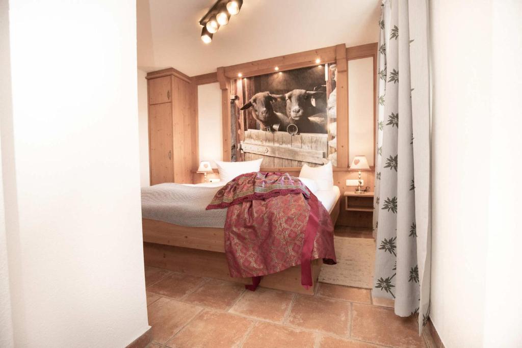 Postel nebo postele na pokoji v ubytování Hotel-Gasthof Der Wiesengrund