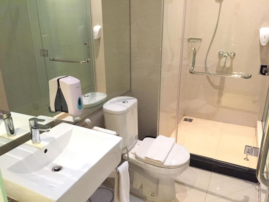 Koupelna v ubytování Whiz Prime Hotel Kelapa Gading