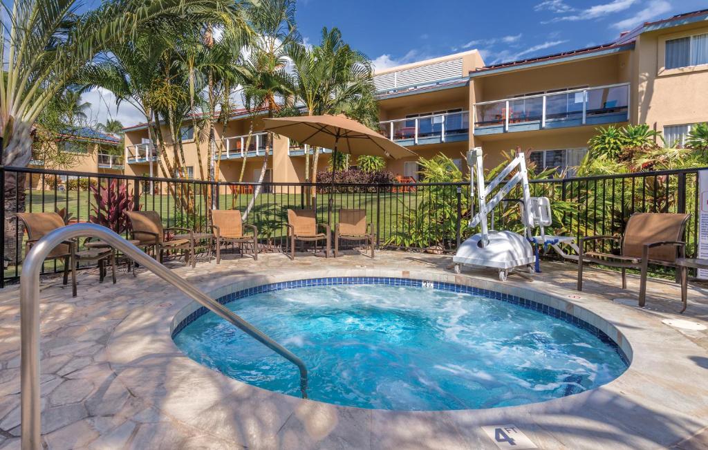 Bazén v ubytování Kona Coast Resort nebo v jeho okolí