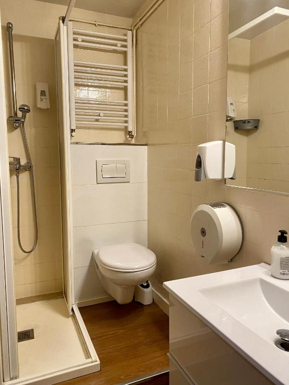 Koupelna v ubytování HOSTAL GALICIA CARDEDEU