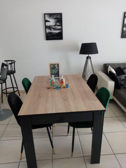 Posezení v ubytování Apt 2 chambres Vue Lagon
