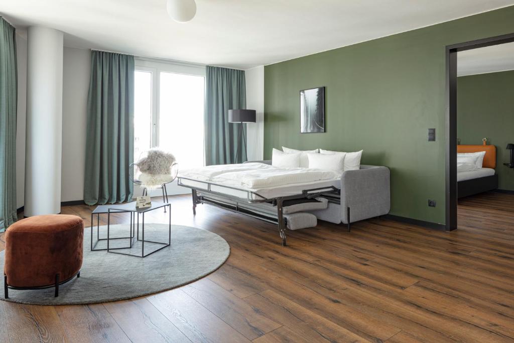 Postel nebo postele na pokoji v ubytování Black F House - Serviced Apartments