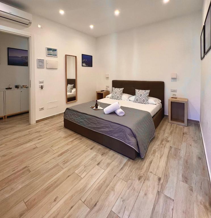 Postel nebo postele na pokoji v ubytování Effe Home Sorrento