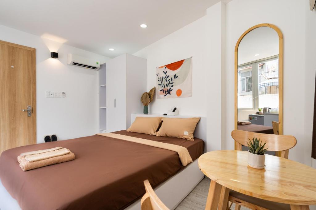 Giường trong phòng chung tại Ekomo Home - Central Saigon