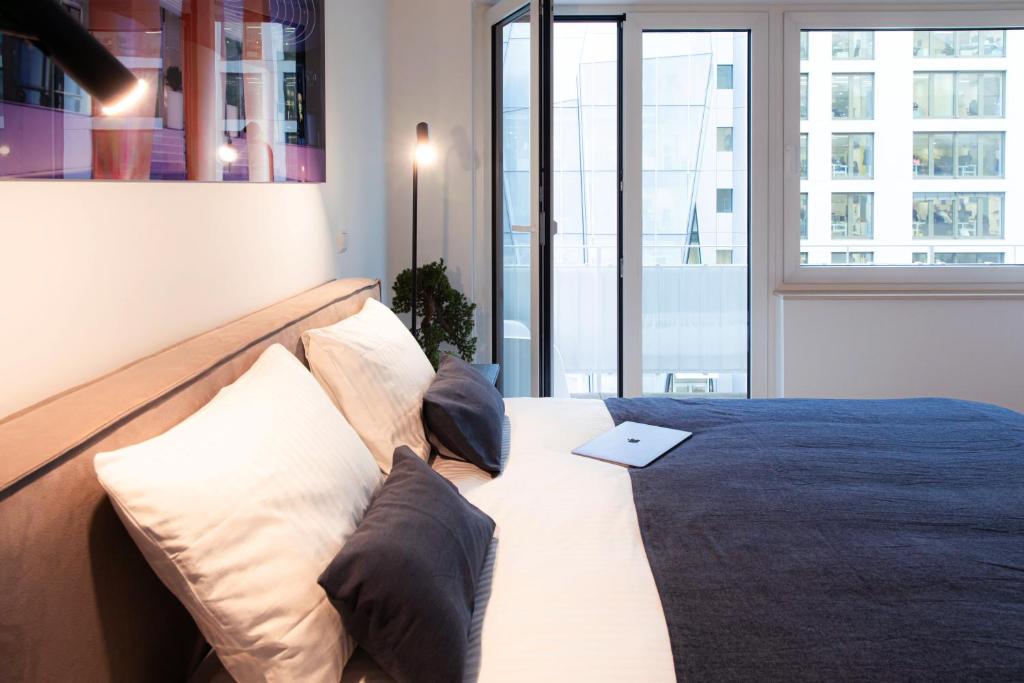 Hamilius Apartments City Center Luxembourg by Rentaroo - Wohnung Mit Balkon