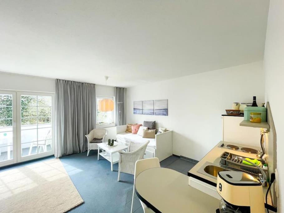 a kitchen and living room with a table and chairs at Ostseeidyll Wischuer in Biendorf