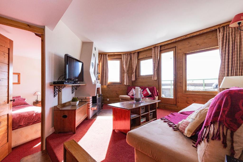 TV a/nebo společenská místnost v ubytování Chalet Choucas by Avoriaz Chalets