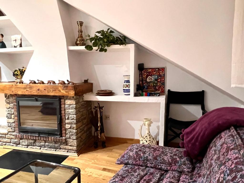 a living room with a fireplace and a couch at Apartamento Centrico con Parking in Rialp