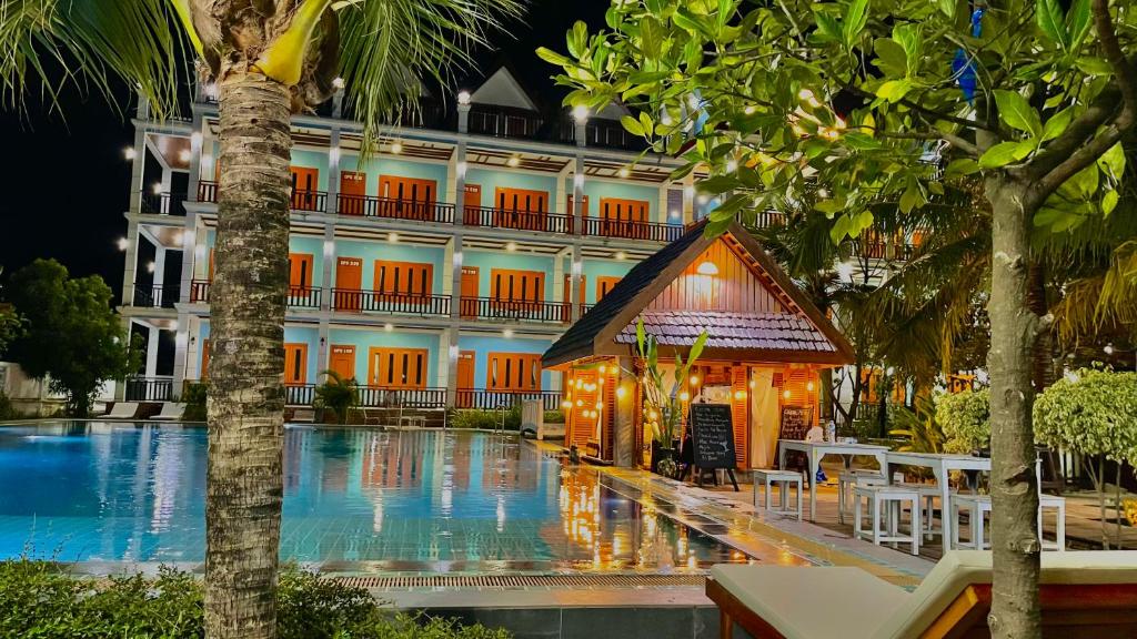 Bazén v ubytování Nakasang Paradise Hotel nebo v jeho okolí