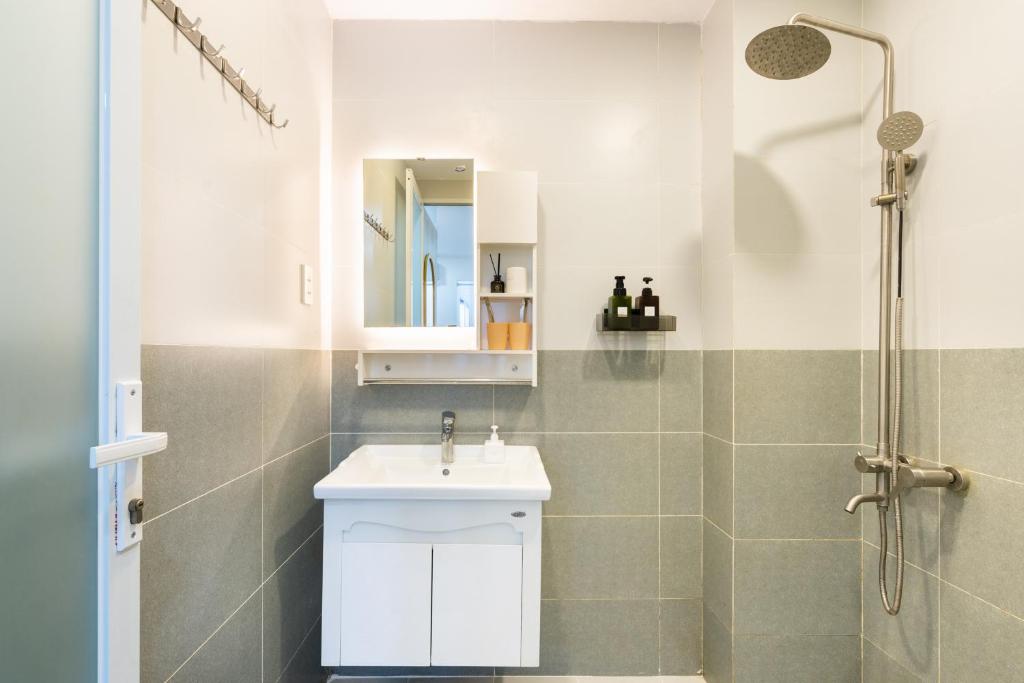 Phòng tắm tại Ekomo Home - Central Saigon