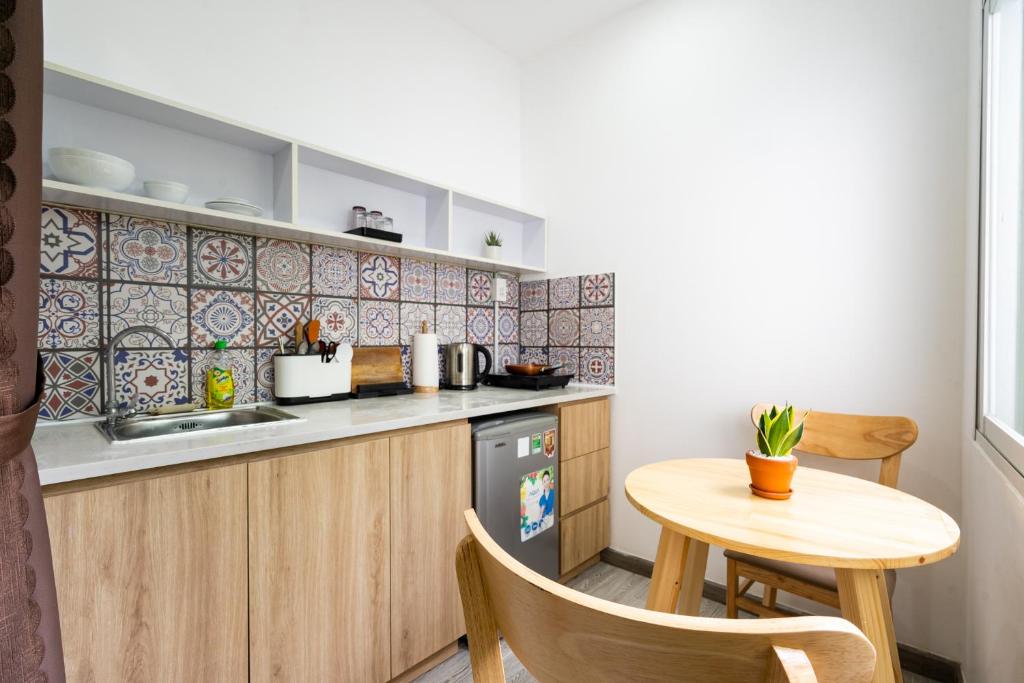 Nhà bếp/bếp nhỏ tại Ekomo Home - Central Saigon