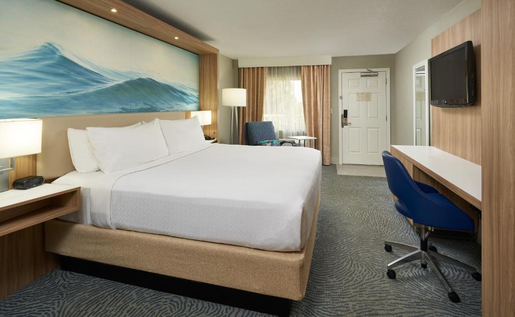 Crowne Plaza Melbourne-Oceanfront, an IHG Hotel - Standard King Room