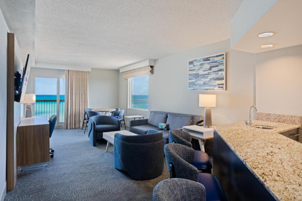 Crowne Plaza Melbourne-Oceanfront, an IHG Hotel - One-Bedroom Suite With Oceanfront