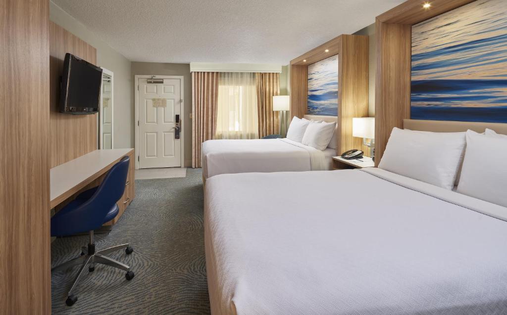 Crowne Plaza Melbourne-Oceanfront, an IHG Hotel - Standard Room With Two Queen Beds