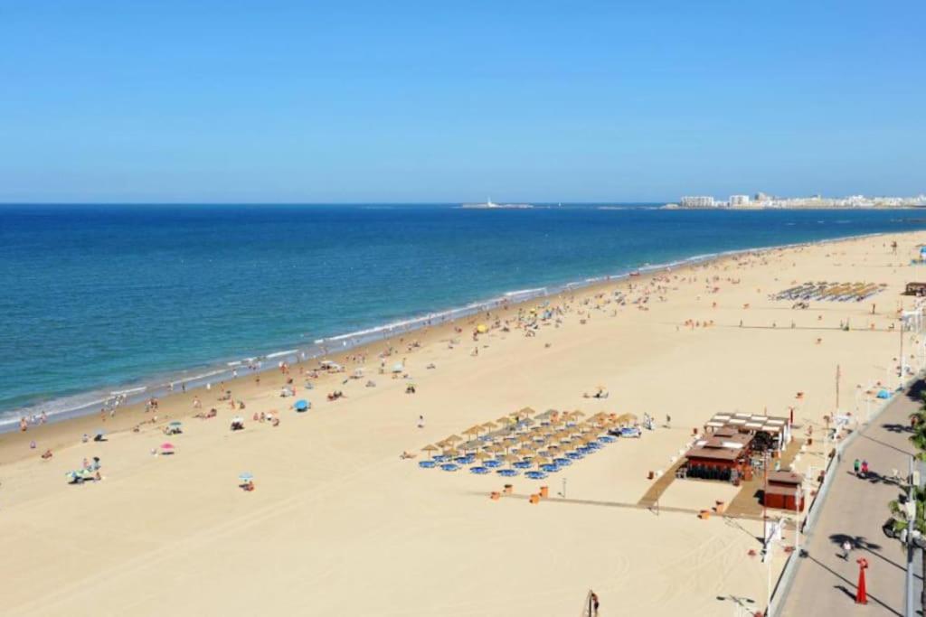 a view of a beach with a lot of people at Apartamento Candari Playa en Cadiz in Cádiz