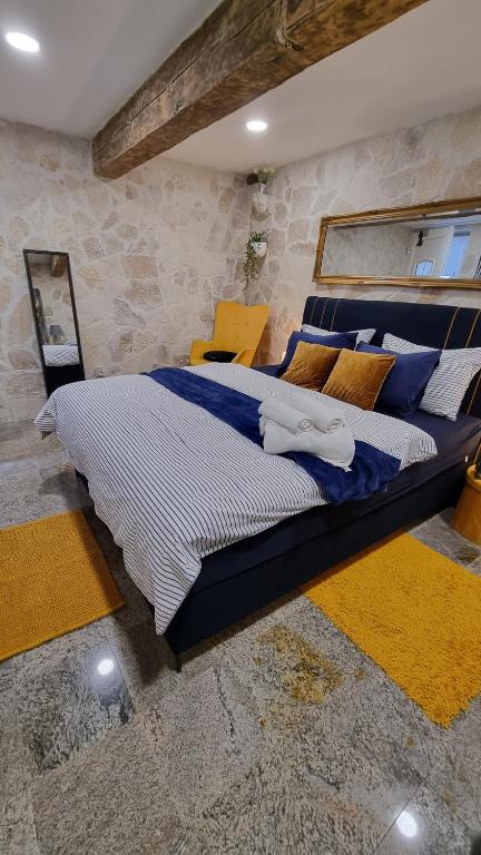 Posteľ alebo postele v izbe v ubytovaní Stone studio
