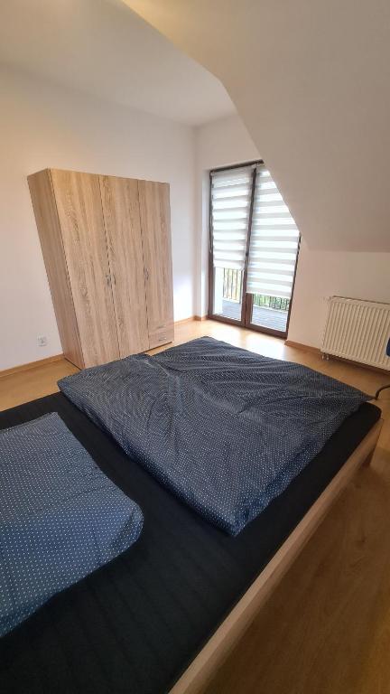 Posteľ alebo postele v izbe v ubytovaní Dom pod Wroclawiem23