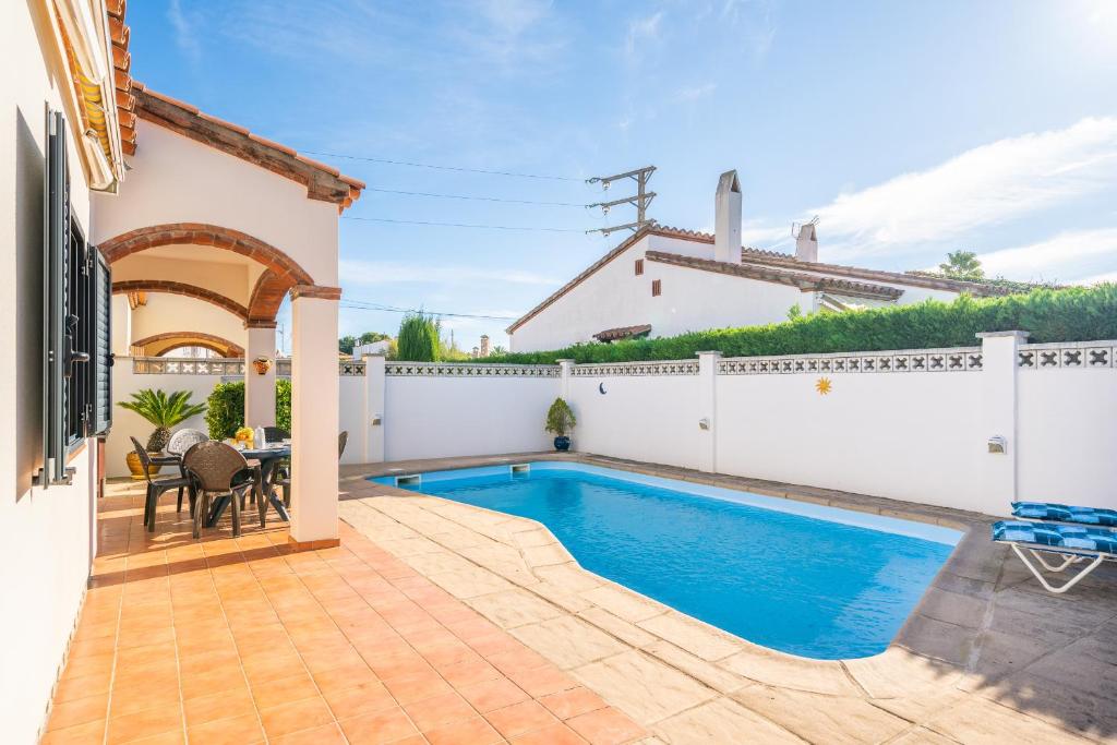 Bazén v ubytovaní Holiday Home Mila alebo v jeho blízkosti
