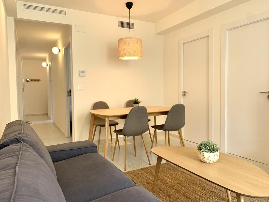 a living room with a couch and a table at Apartamento junto a Estación Ave · 3 dormitorios in Granada