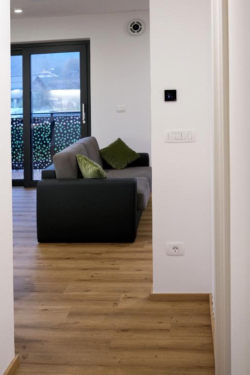 Posezení v ubytování Apartments 5KA - Modern Comfort 5 minutes from Highway
