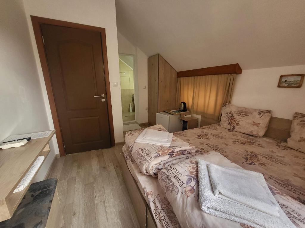 Guest Rooms Kostovi - Standard Double Room