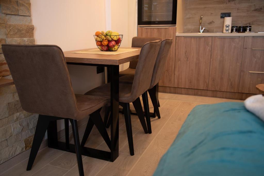 Kuchyň nebo kuchyňský kout v ubytování Apartman Larisa