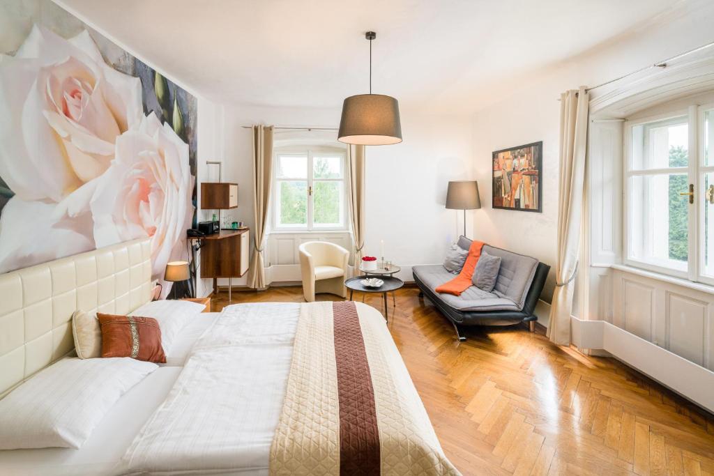 Posezení v ubytování Schlosshotel Rosenau Superior
