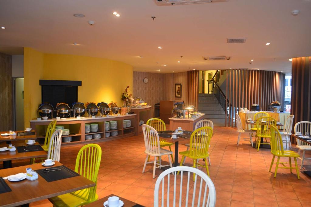 Restaurace v ubytování Yunna Hotel Lampung