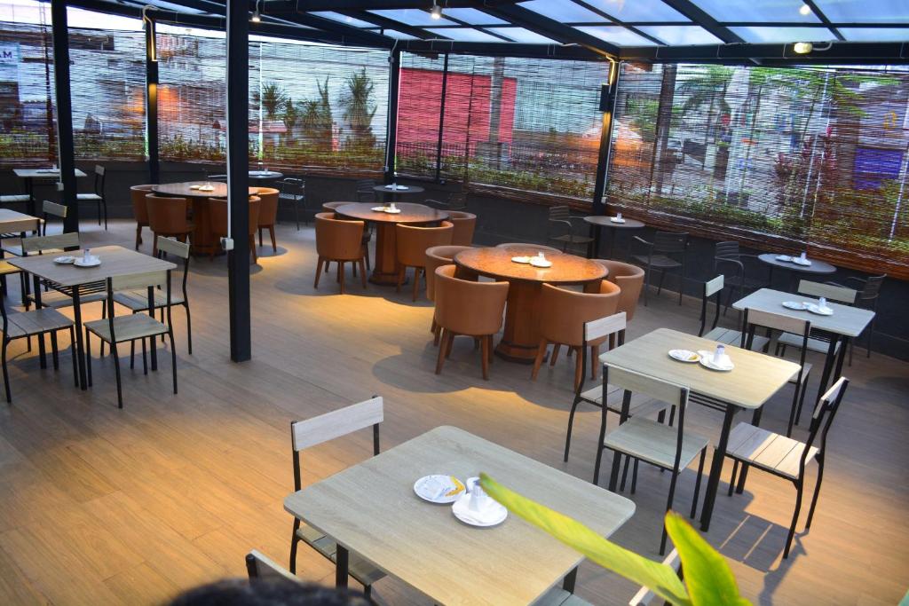 Restaurace v ubytování Yunna Hotel Lampung