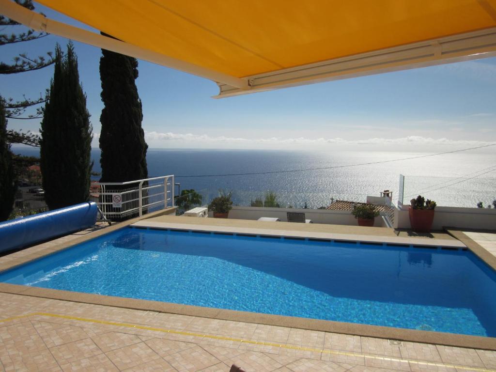 a swimming pool with a view of the ocean at Villa Hansen in Garajau - Cristo Rei in Caniço