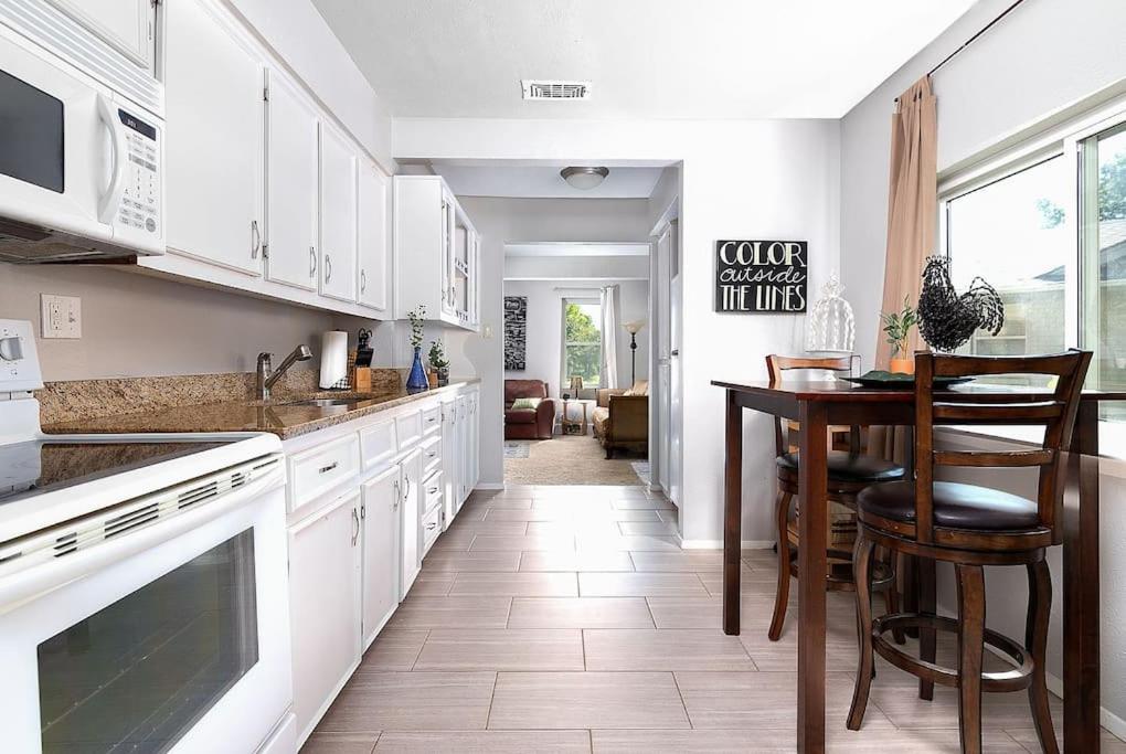 DFW Hidden Gem 10 mins to Arlington - Housity
