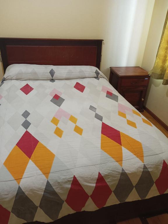 Postel nebo postele na pokoji v ubytování Hostal Puertas Del Sol